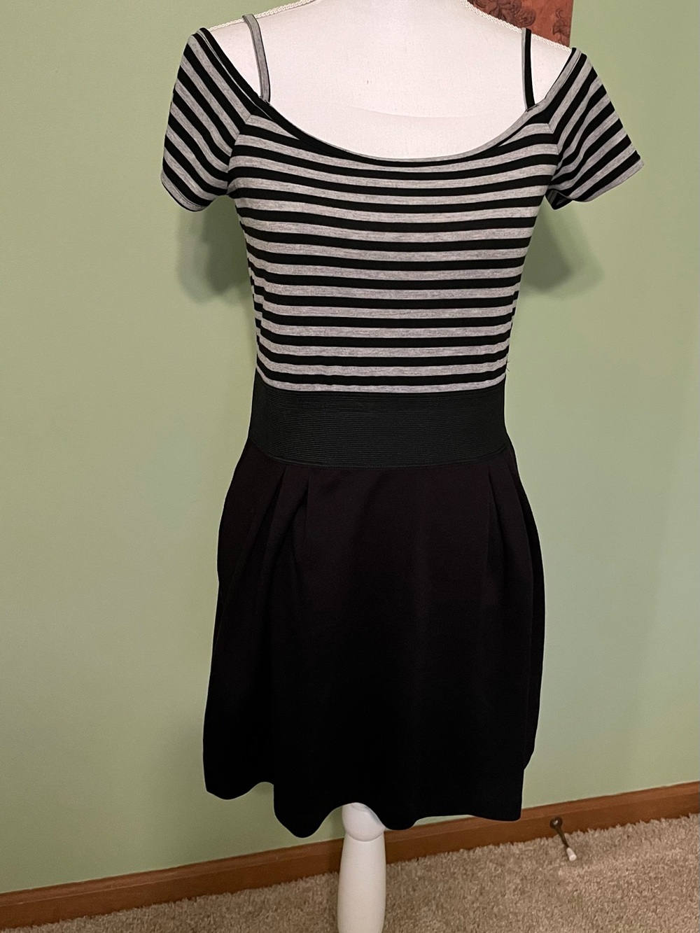6 Degrees Black & Gray Off the Shoulder Mini Dress - Size L